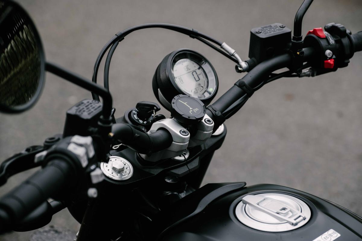 Moto II Metall - Svart